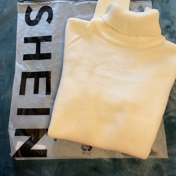 New cream sweater - Picture 5 of 8